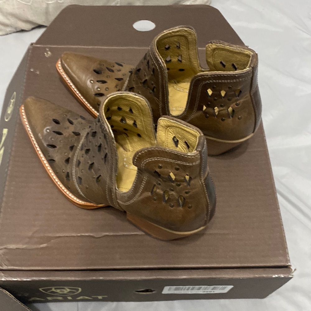 Ariat Dixon Studded Boots size 6.5 B Medium